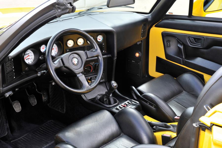 Интерьер Alfa Romeo R.Z. (162D) 1992 года  (фото 9 из 23)